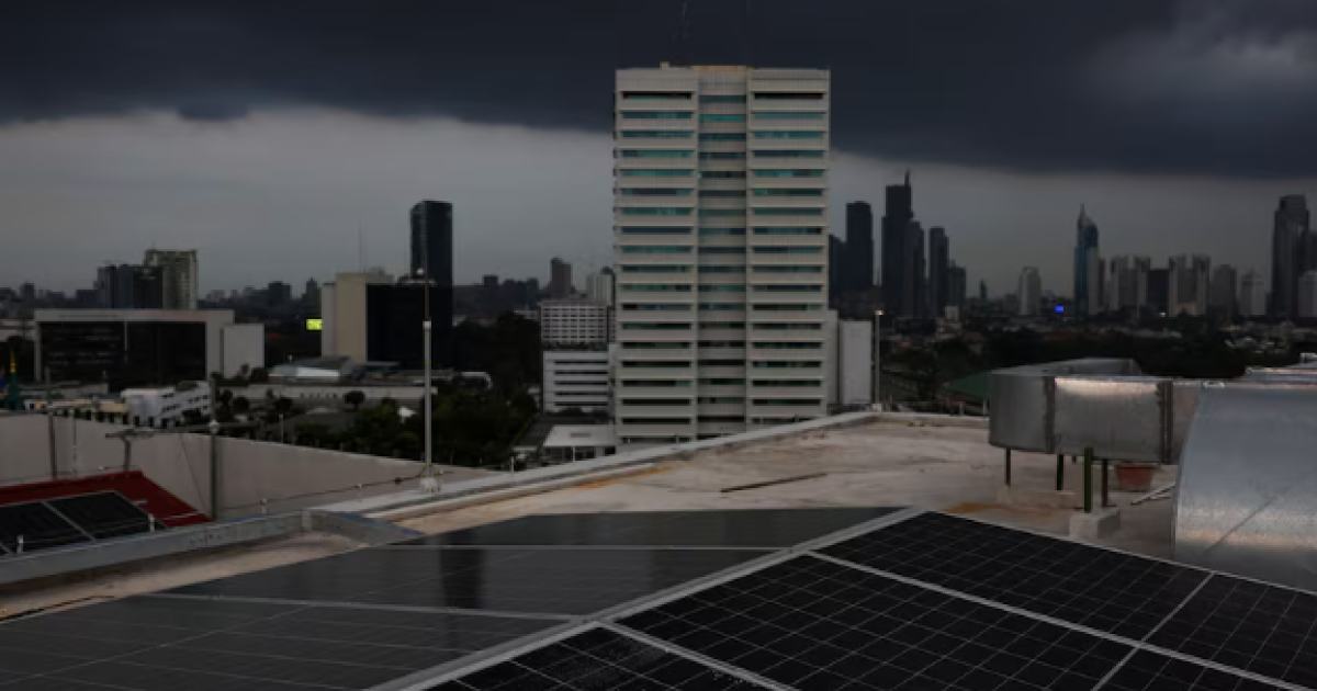 Proyek Surya dan Baterai Berskala Besar di Riau Dorong Energi Hijau